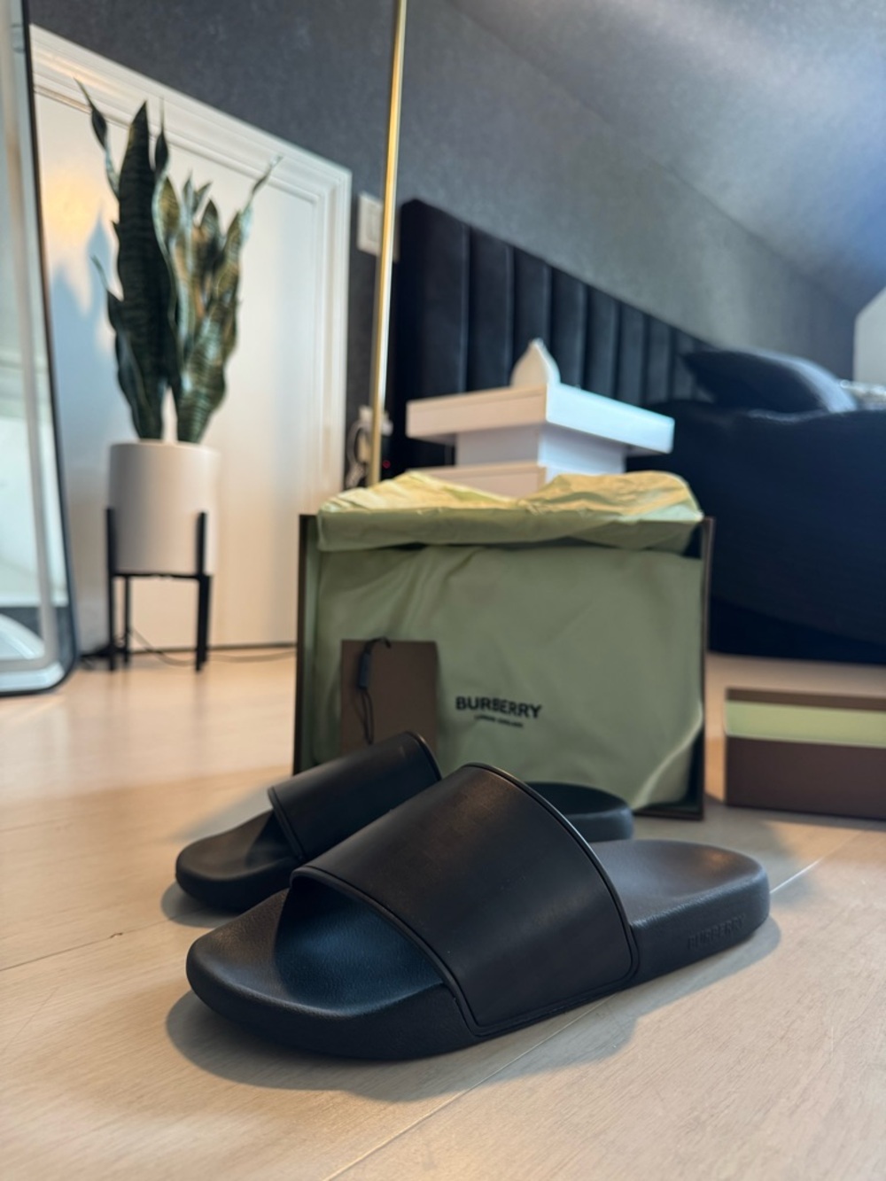 Burberry Black Leather Slide Sandals Men Size 9 - $320 RETAIL - Picture 2 of 11